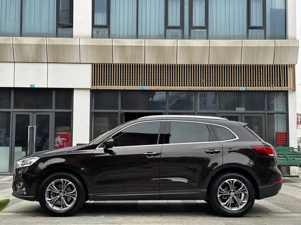 Borgward BX7 — миниатюра 4
