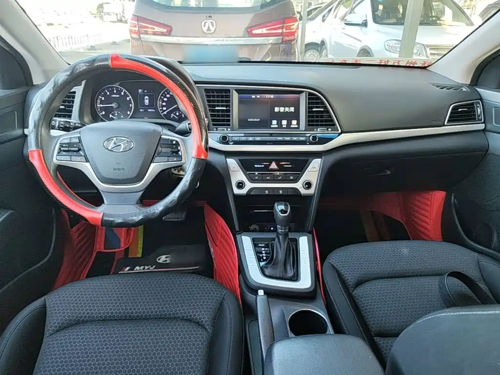 Hyundai Elantra — миниатюра 10