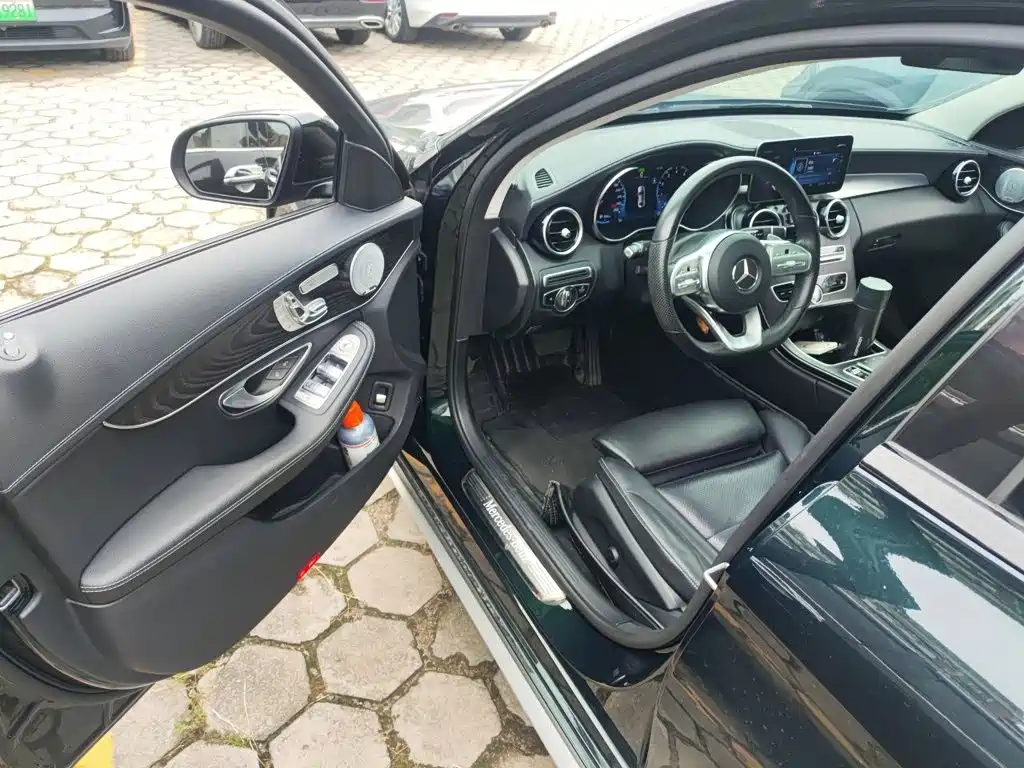 Mercedes-Benz C-Class — миниатюра 17