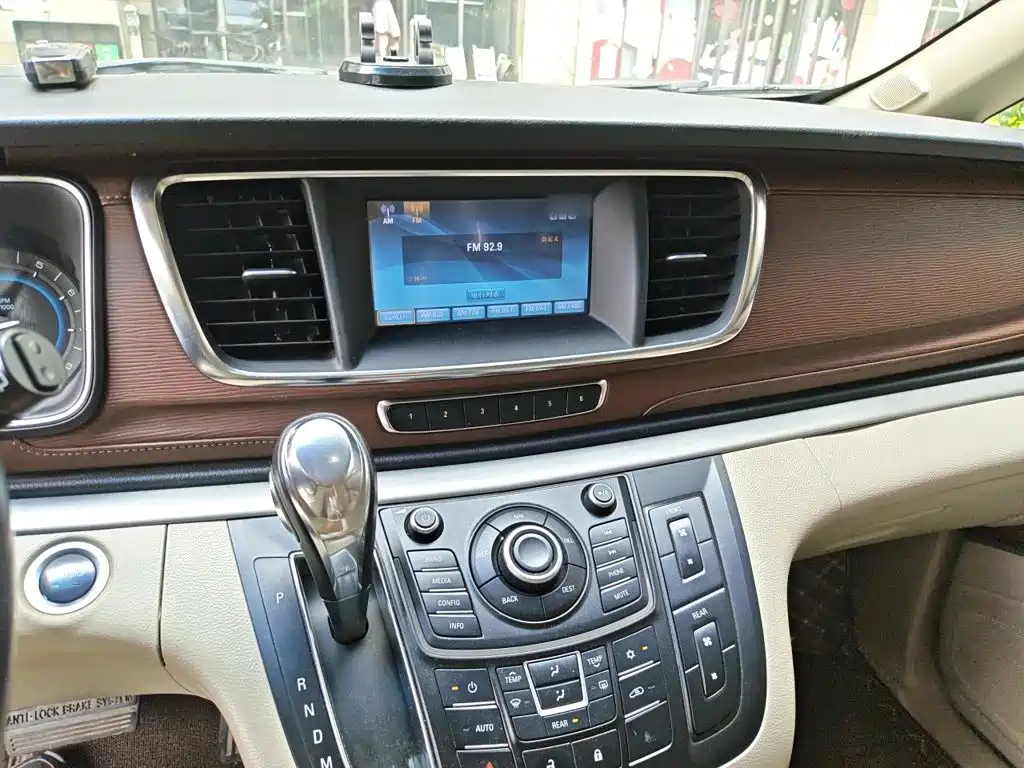 Buick GL8 — миниатюра 6