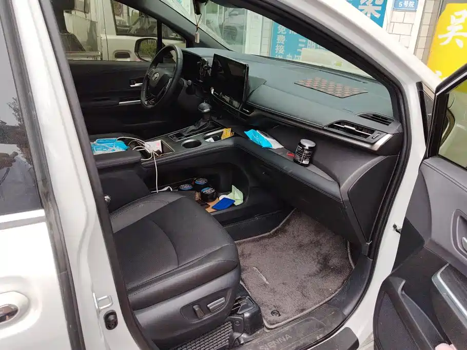 Toyota Sienna — миниатюра 8