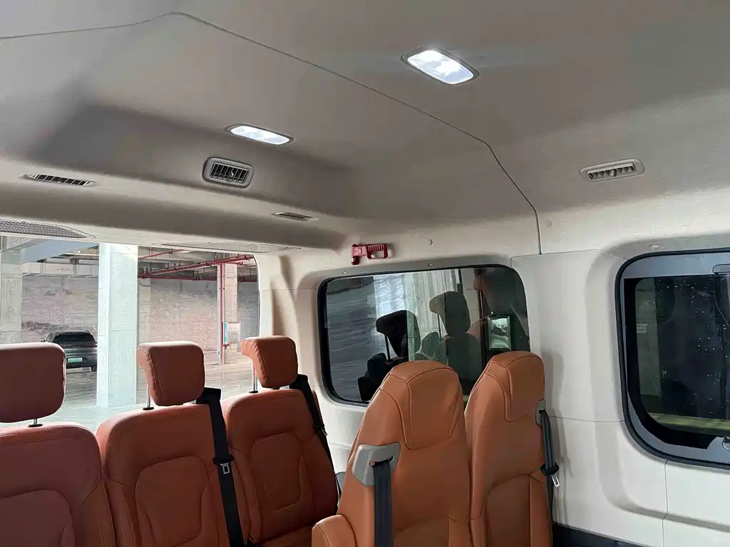 MAXUS V90 — миниатюра 10