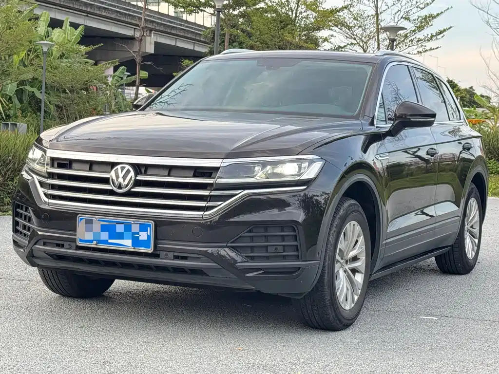 Купить Volkswagen Touareg