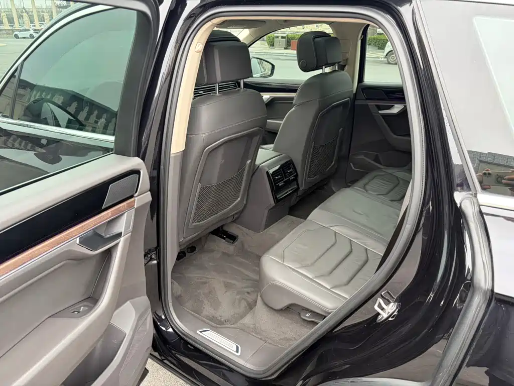 Volkswagen Touareg — миниатюра 7