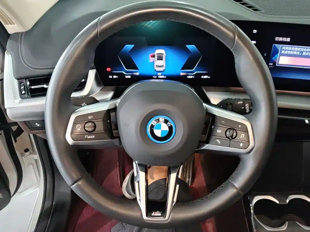 BMW iX1 — миниатюра 15