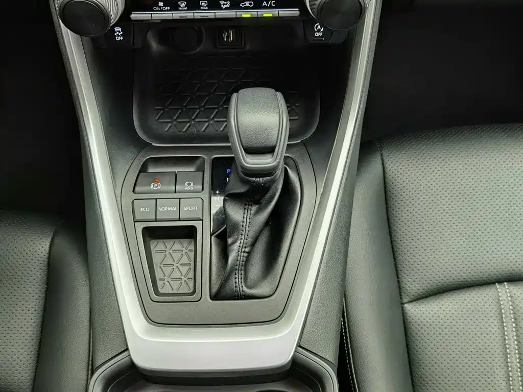 Toyota RAV4 — миниатюра 13