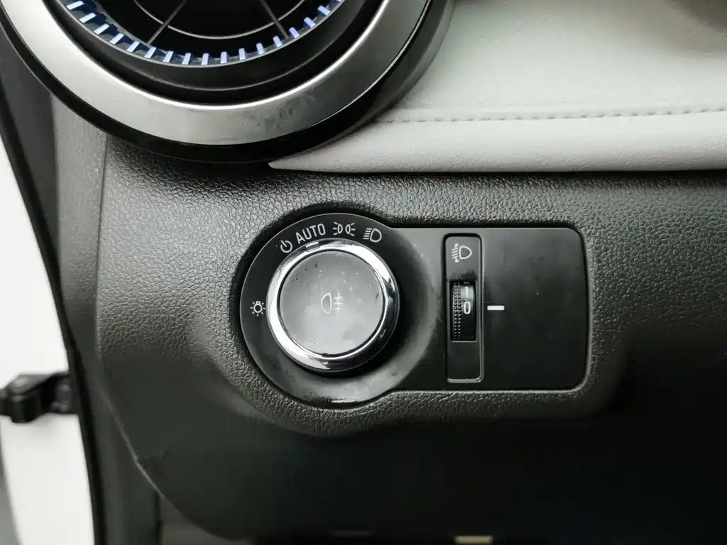 Chevrolet Monza — миниатюра 21