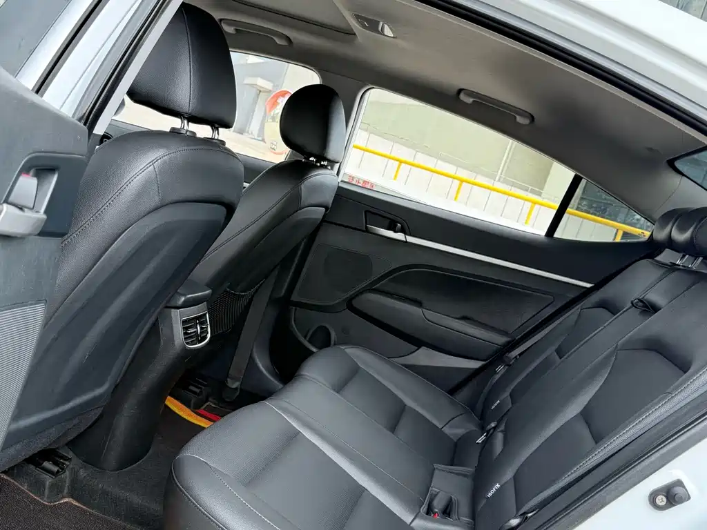 Hyundai Elantra — миниатюра 6