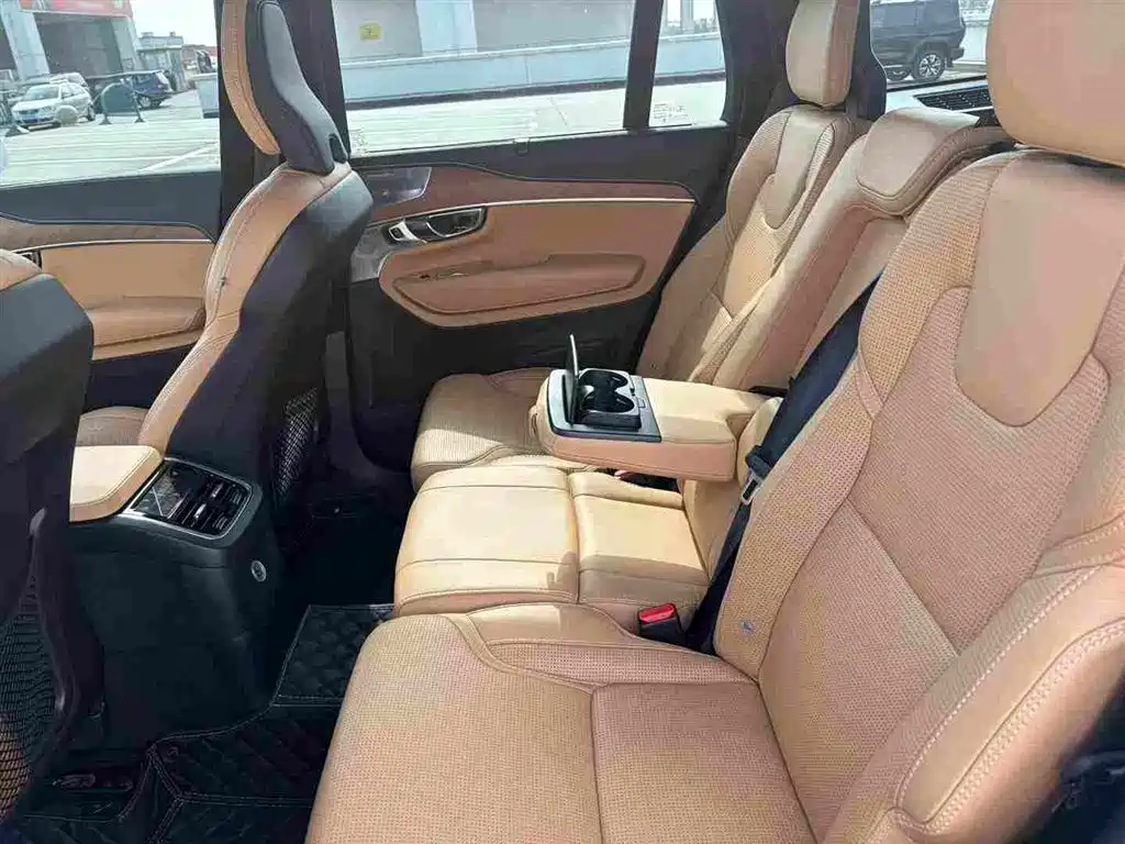 Volvo XC90 PHEV — миниатюра 4