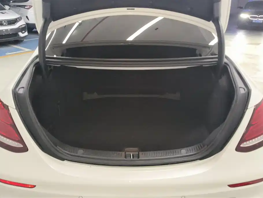 MERCEDES-BENZ  E CLASS