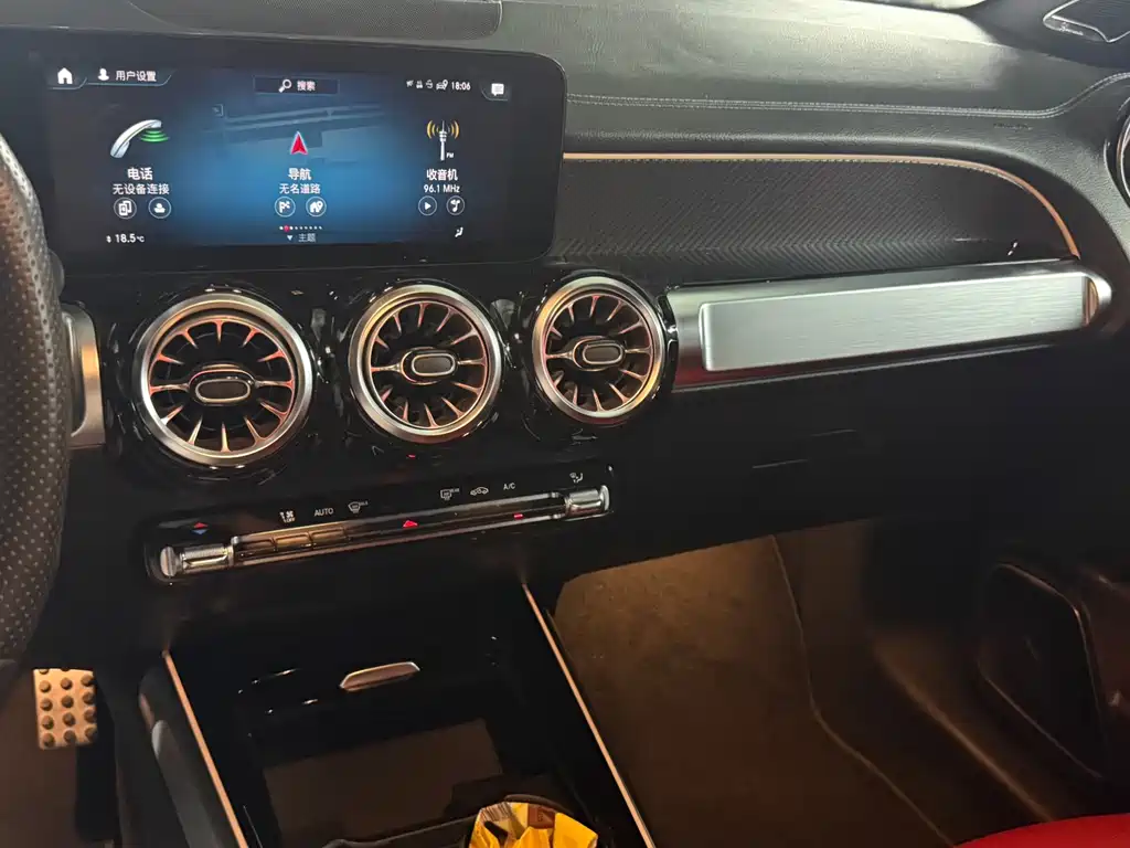 Mercedes-Benz GLB AMG — миниатюра 10