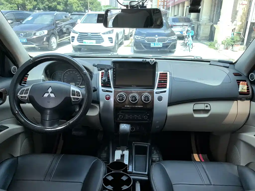 Mitsubishi Pajero Sport — миниатюра 7