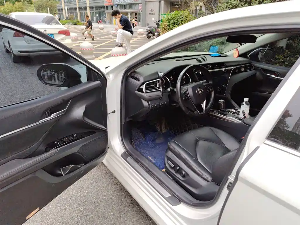 Toyota Camry — миниатюра 14