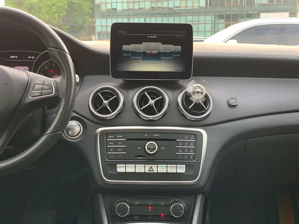 Mercedes-Benz GLA — миниатюра 18