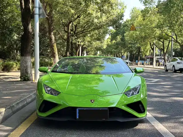 LAMBORGHINI HURACÁN 2021