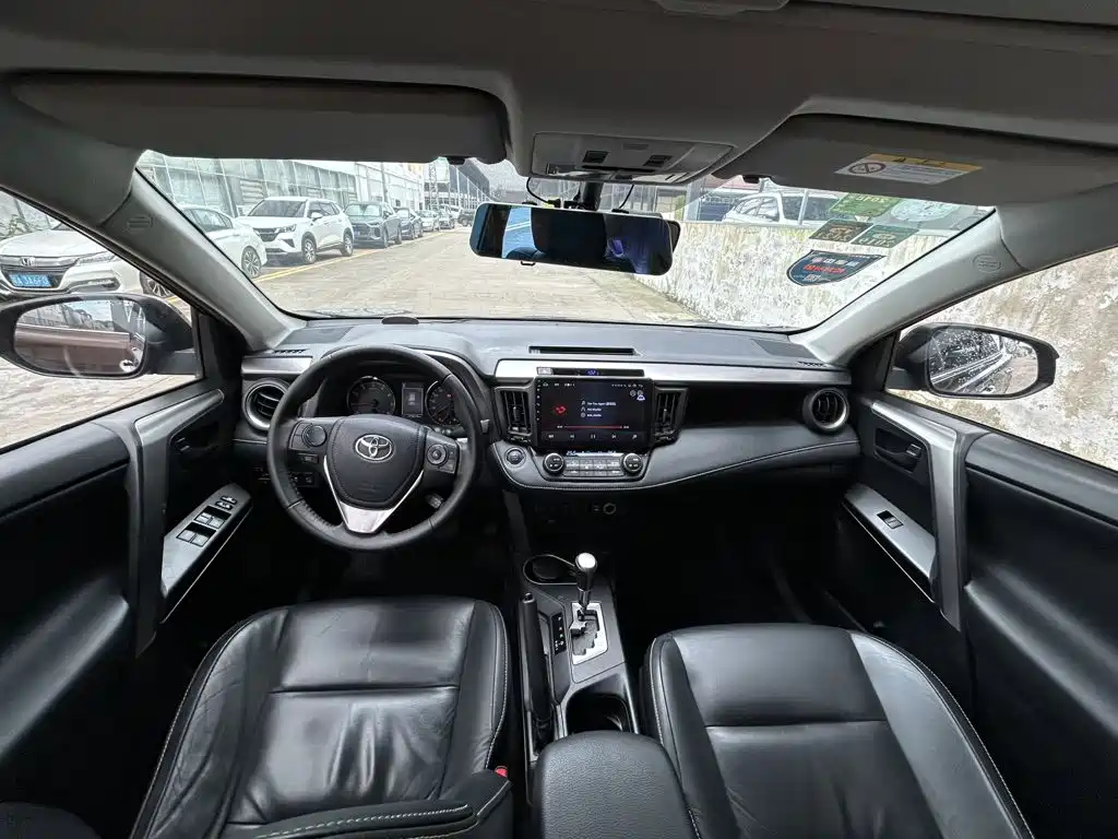 Toyota RAV4 — миниатюра 7