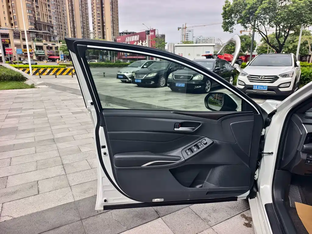 Toyota Avalon — миниатюра 14