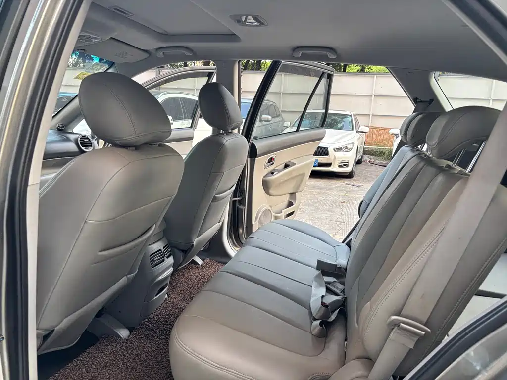 Kia Carens — миниатюра 9
