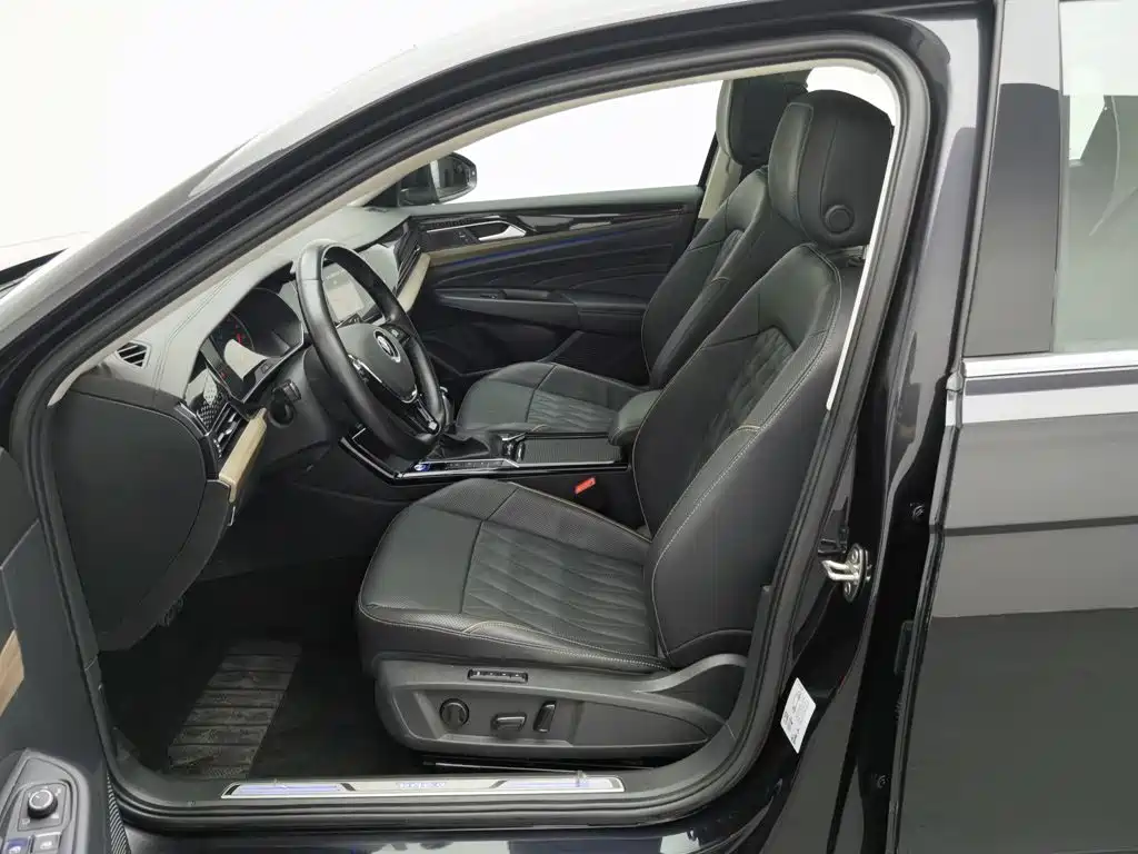 Volkswagen Passat PHEV — миниатюра 10