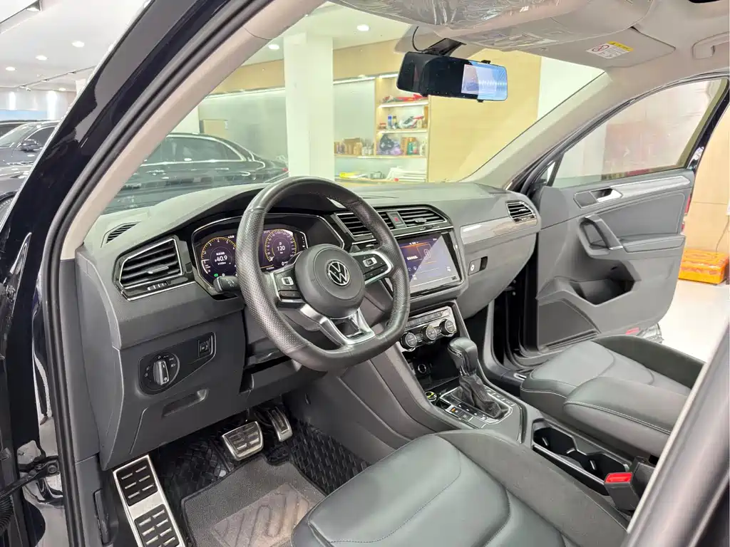Volkswagen Tiguan L L 2021 330TSI AT R-Line