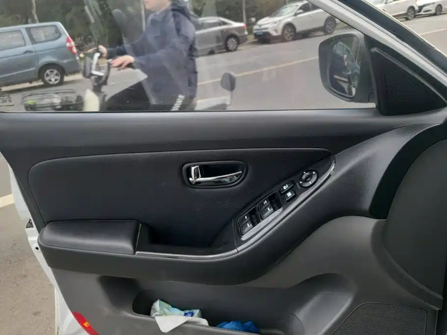 Hyundai Elantra — миниатюра 7