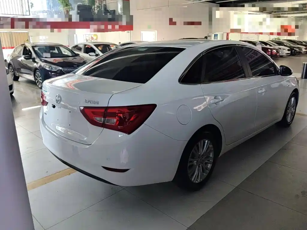 Buick Excelle — миниатюра 7