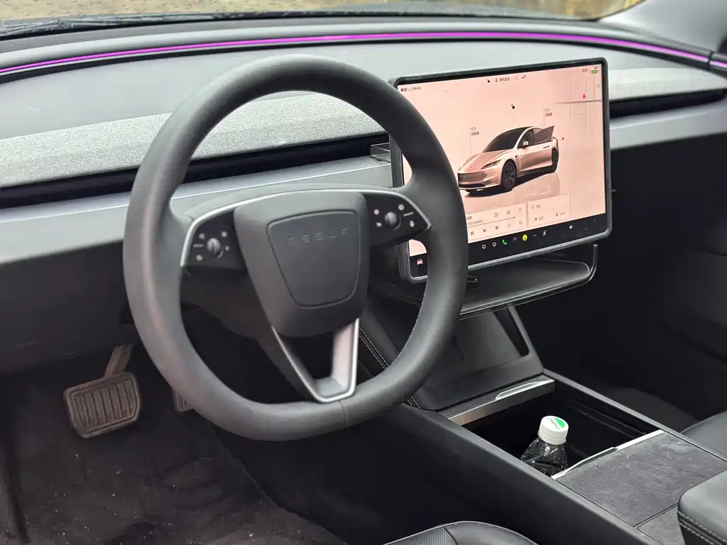 Tesla Model 3 — миниатюра 7