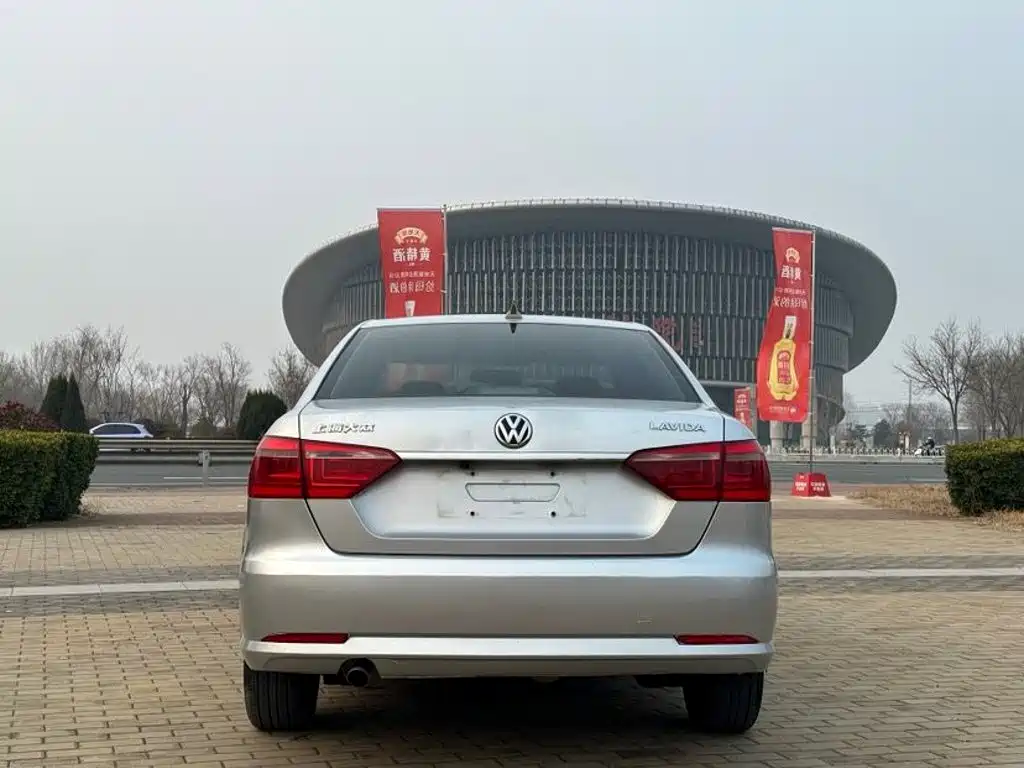 Volkswagen Lavida — миниатюра 5