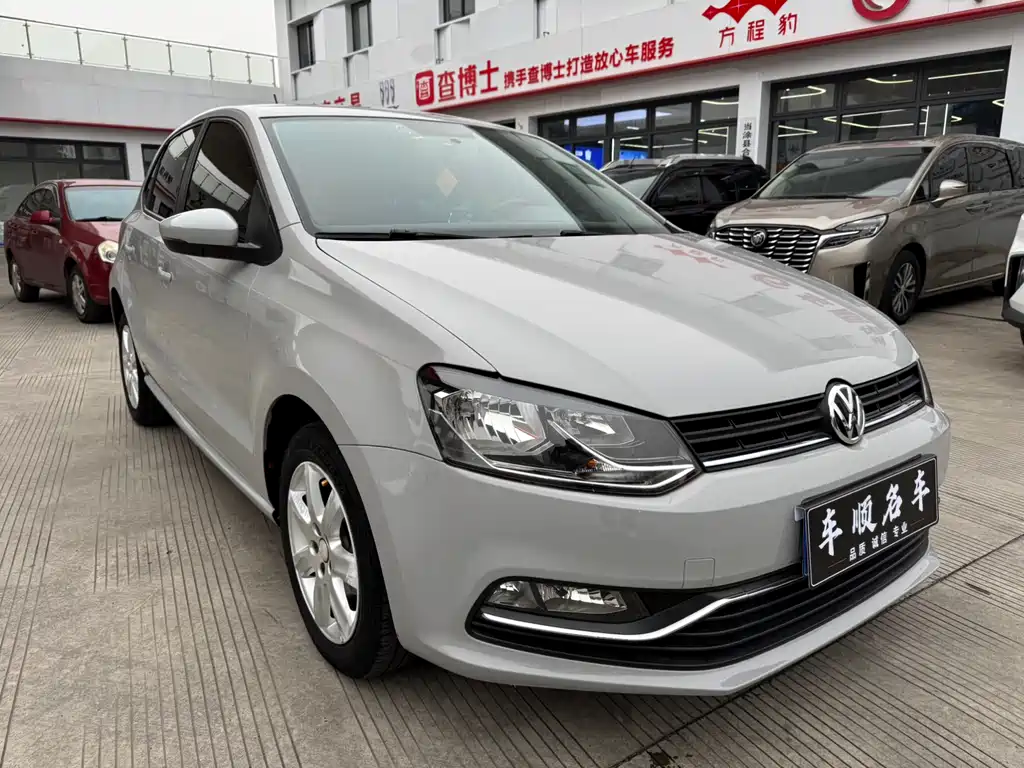 VOLKSWAGEN POLO