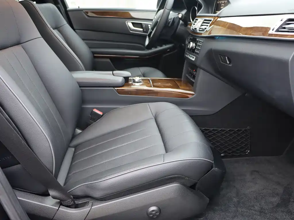 Mercedes-Benz E-Class — миниатюра 8
