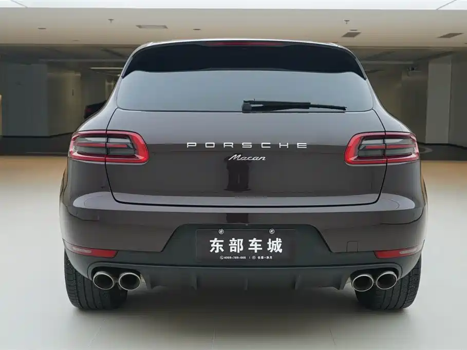 PORSCHE MACAN