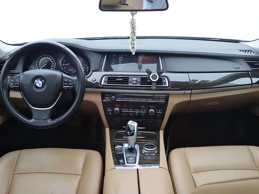 BMW 7 Series — миниатюра 16