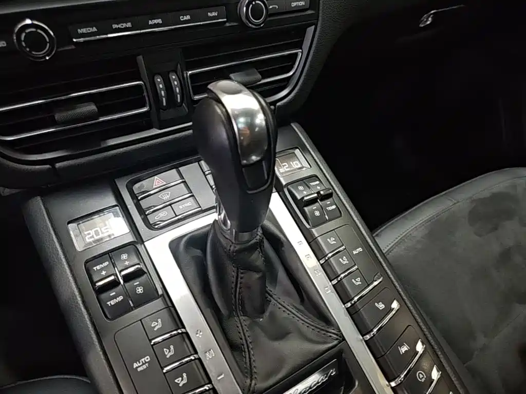 Porsche Macan — миниатюра 14