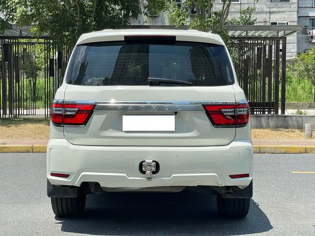 Nissan Patrol — миниатюра 9