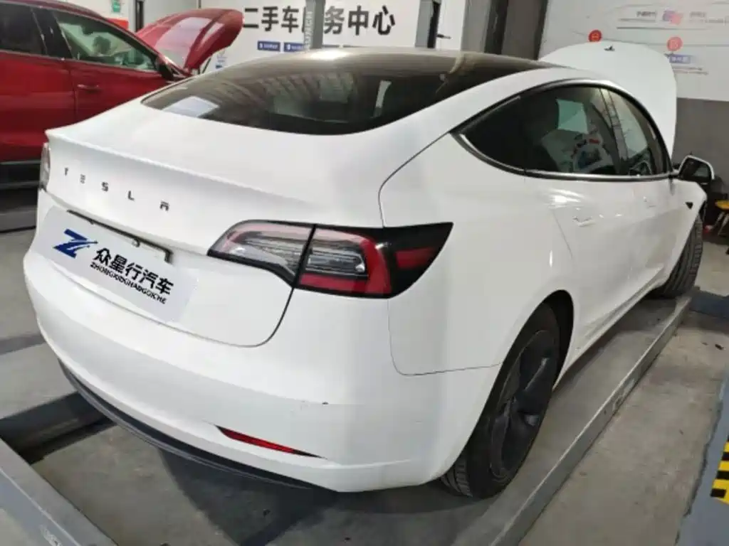 Tesla Model 3 — миниатюра 8