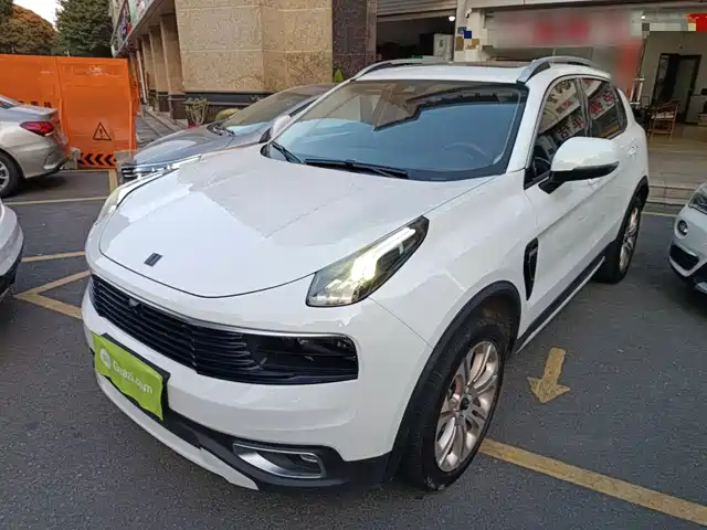 2019 Lynk & Co 01