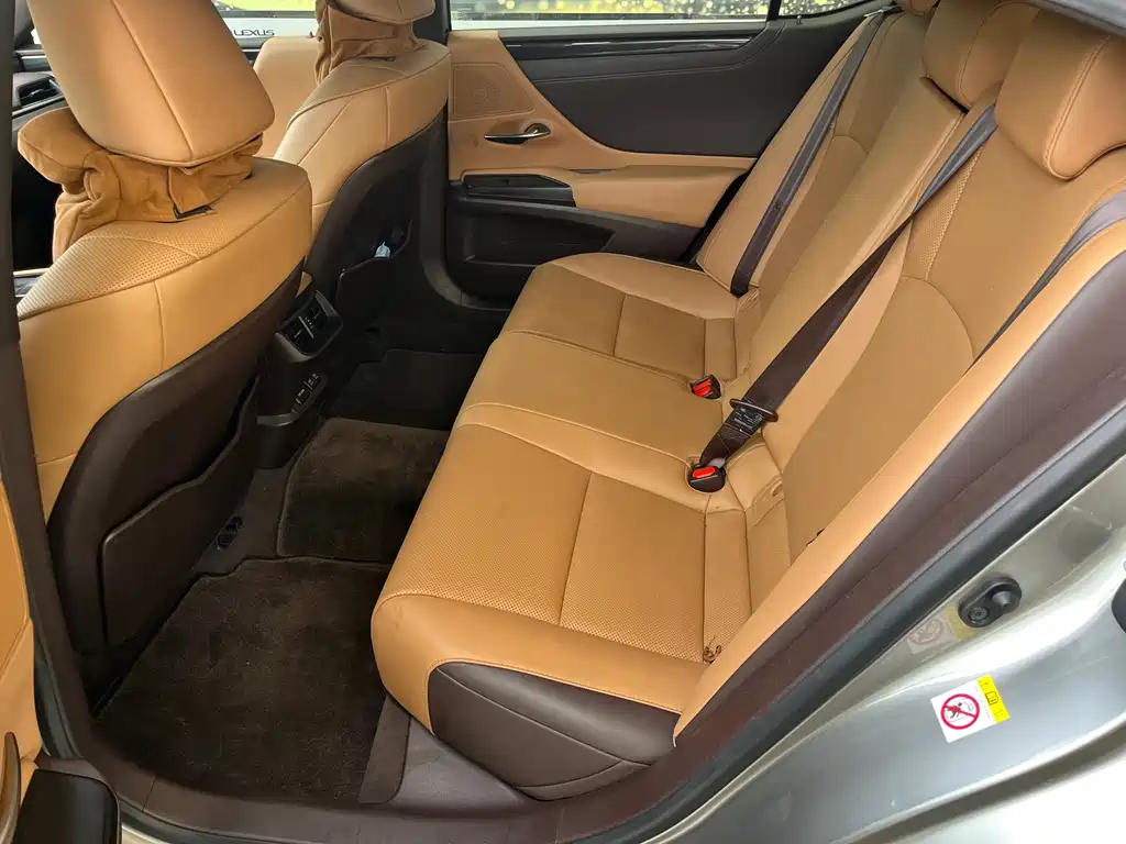 Lexus ES — миниатюра 10