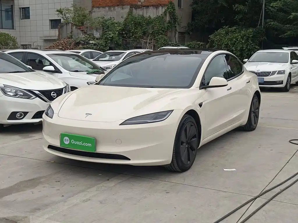 Tesla Model 3 — миниатюра 2
