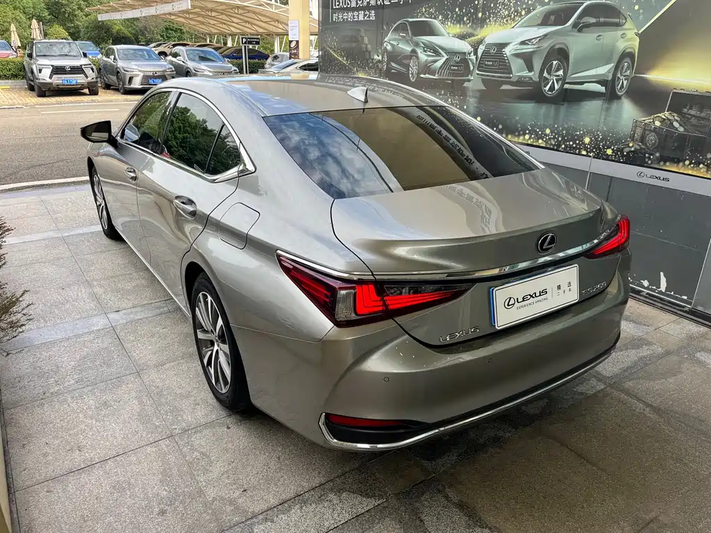 Lexus ES — миниатюра 5