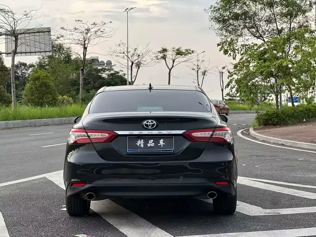 Toyota Camry — миниатюра 5
