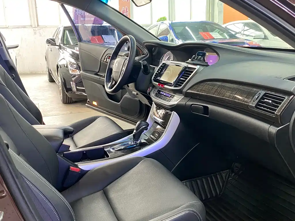 Honda Accord — миниатюра 11