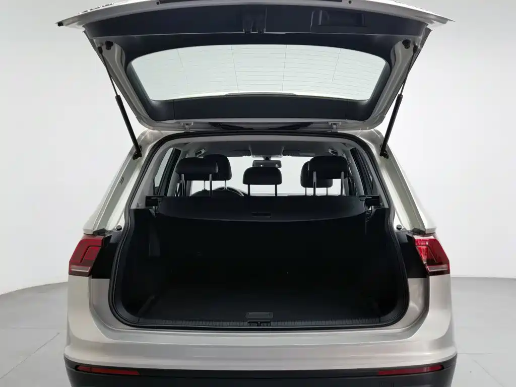 Volkswagen Tiguan L — миниатюра 16