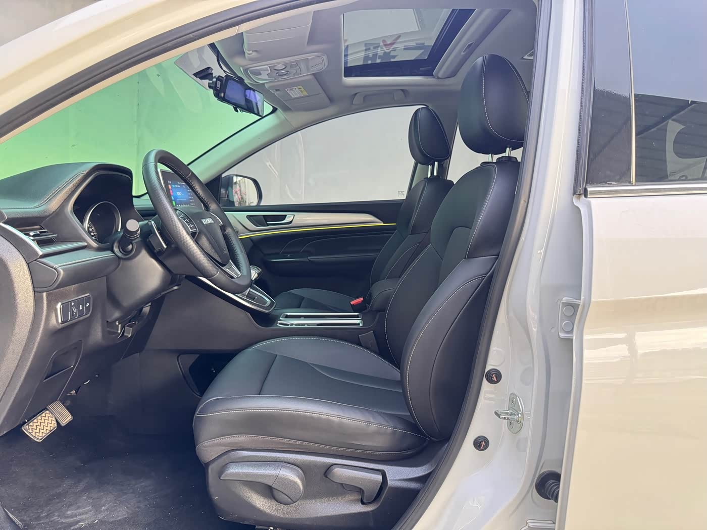 Haval Haval M6 1.5 л 2023 г. Белый, пробег 41000 км