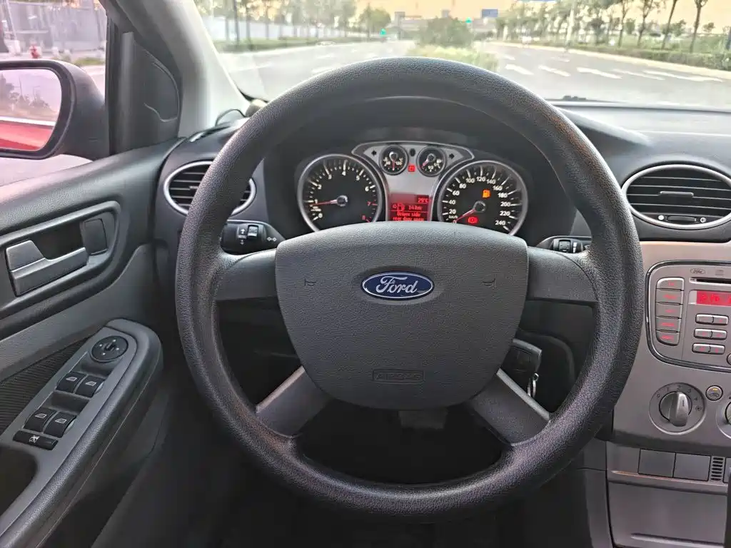 Ford Focus 2013 1.8L AT