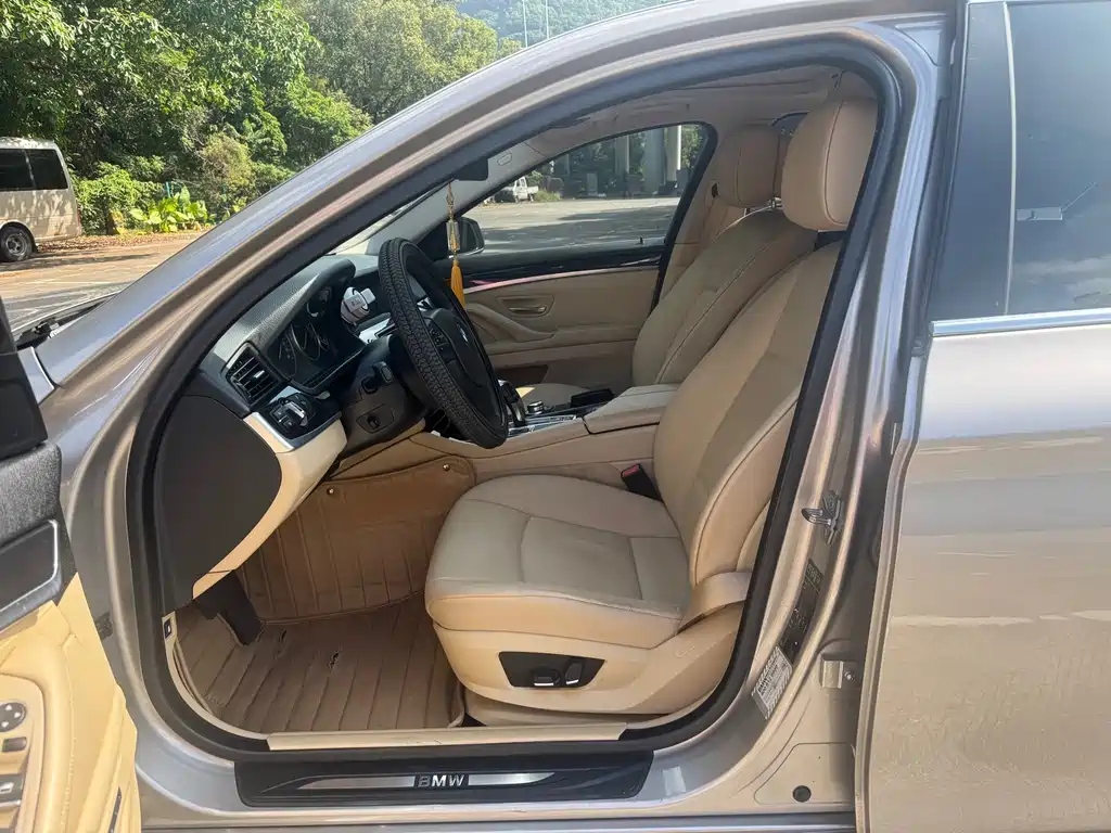 BMW 5 Series — миниатюра 6