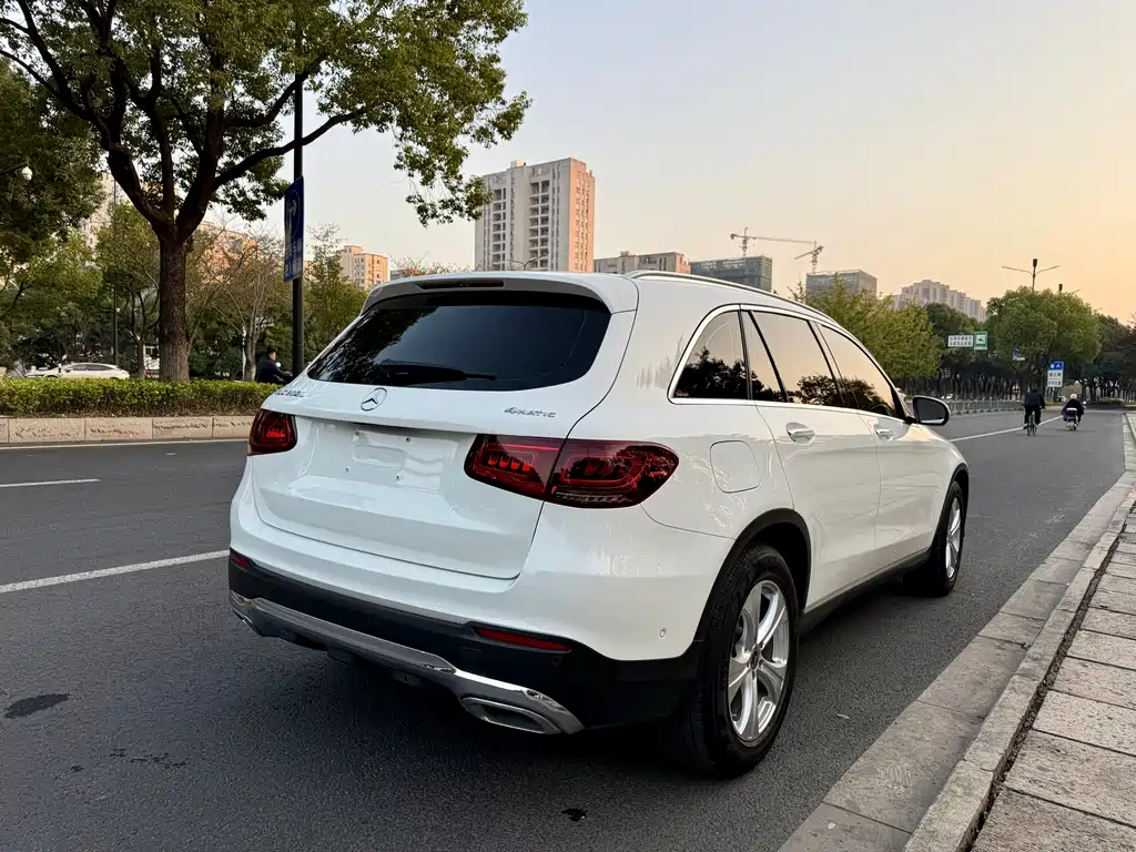 MERCEDES-BENZ GLC