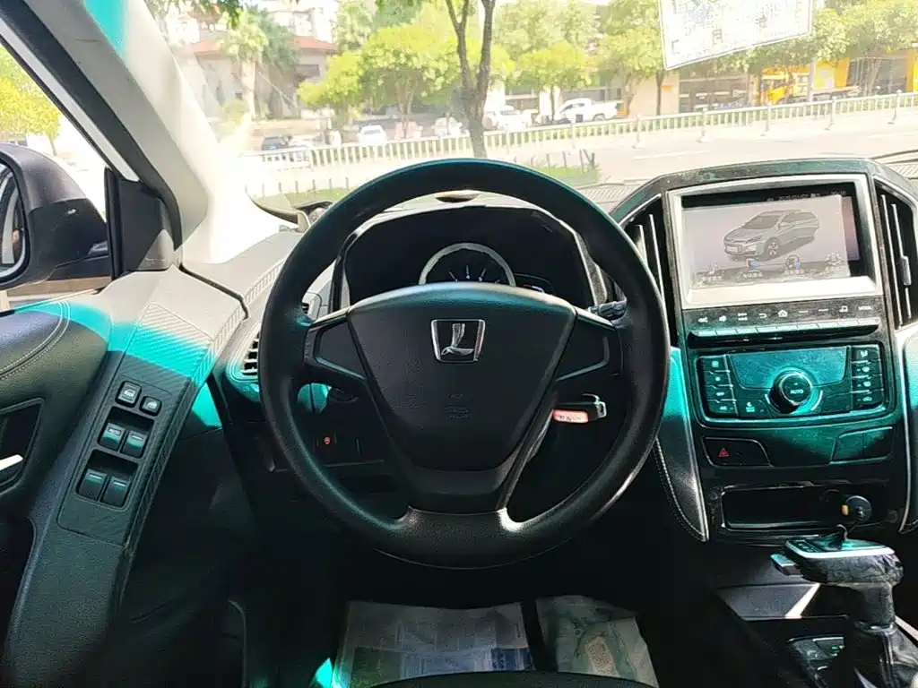 Luxgen U6 — миниатюра 11