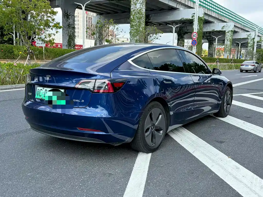 Tesla Model 3 — миниатюра 6