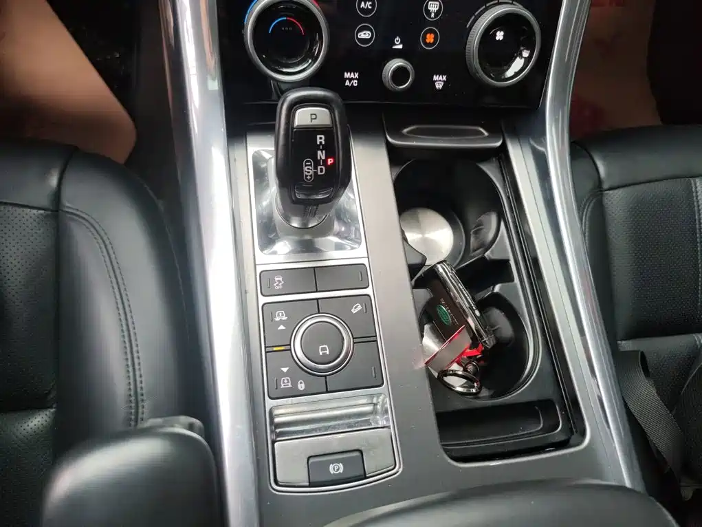 Land Rover Range Rover Sport 2020 3.0 L6 SE