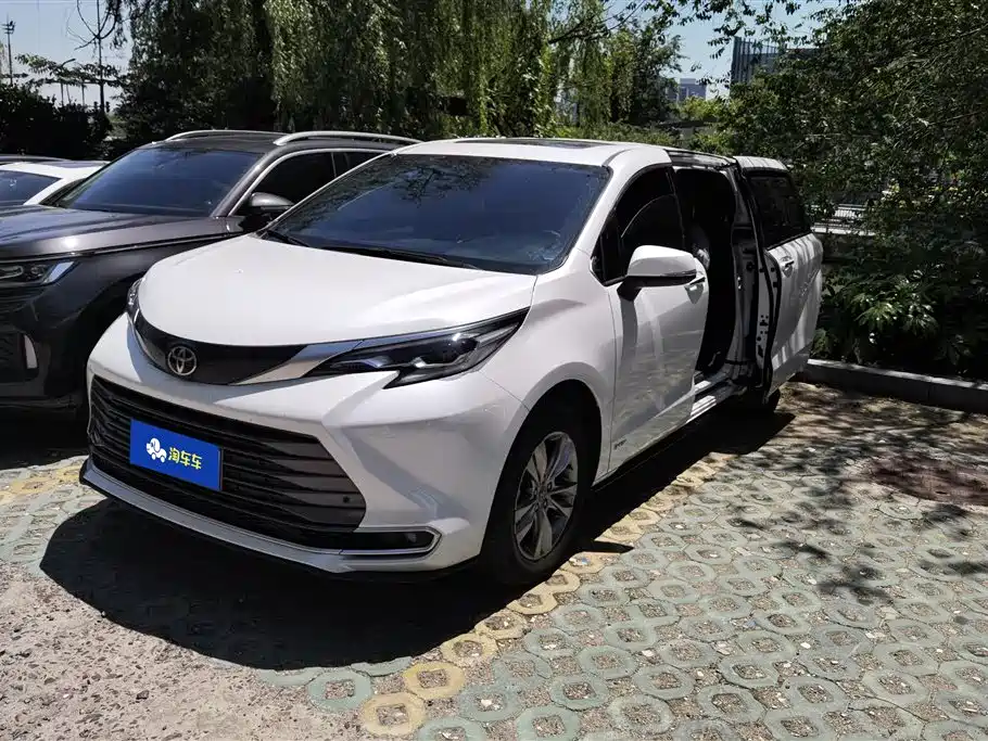 Toyota Sienna 2024